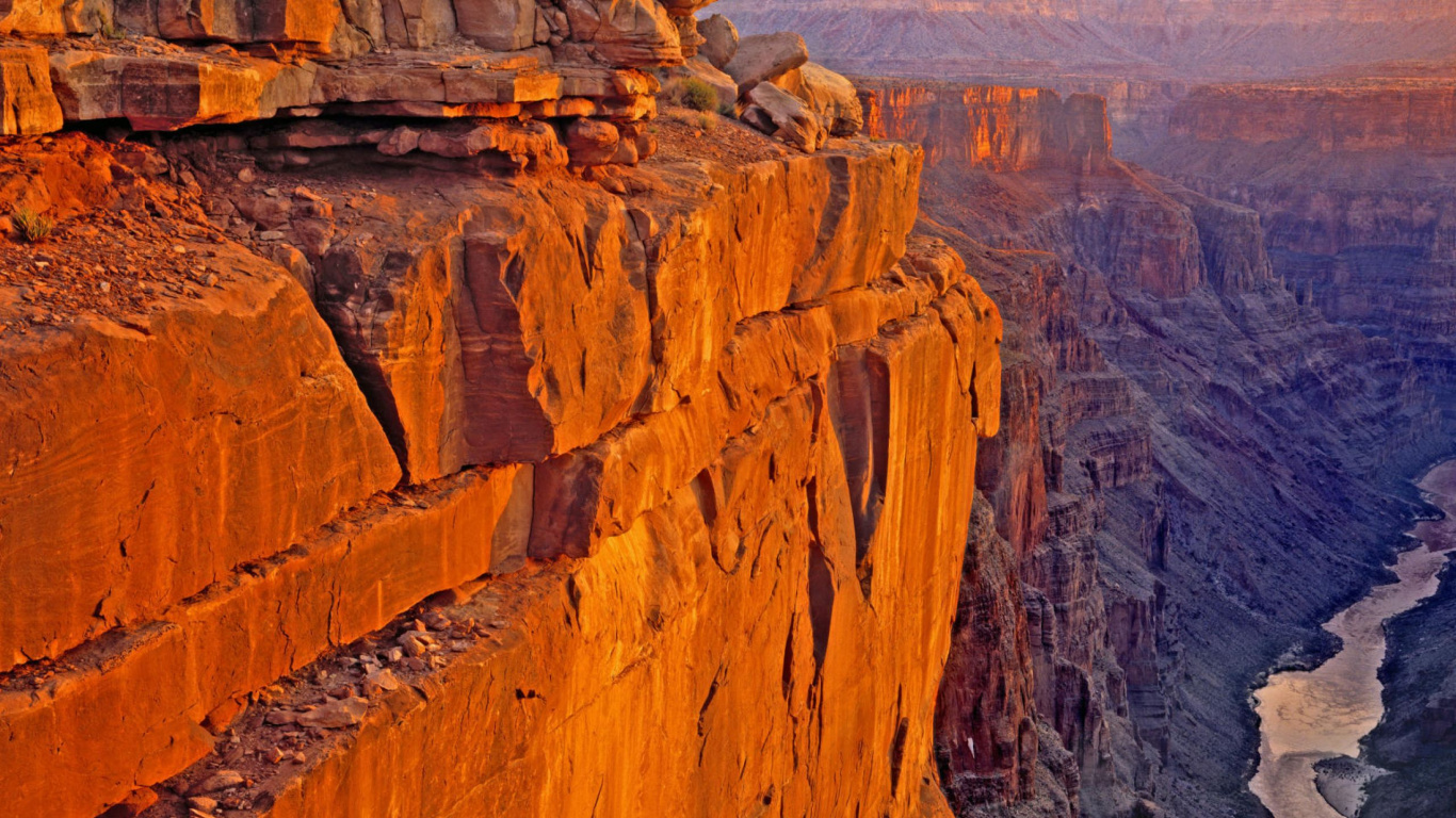 Brown Rock Formation During Daytime. Wallpaper in 1366x768 Resolution