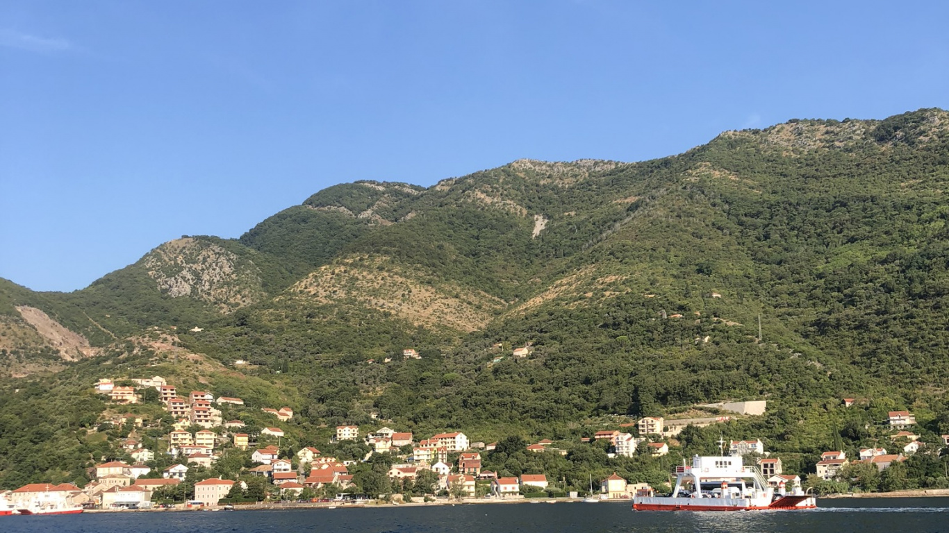 Water, Mountainous Landforms, Hill, Highland, Waterway. Wallpaper in 1366x768 Resolution