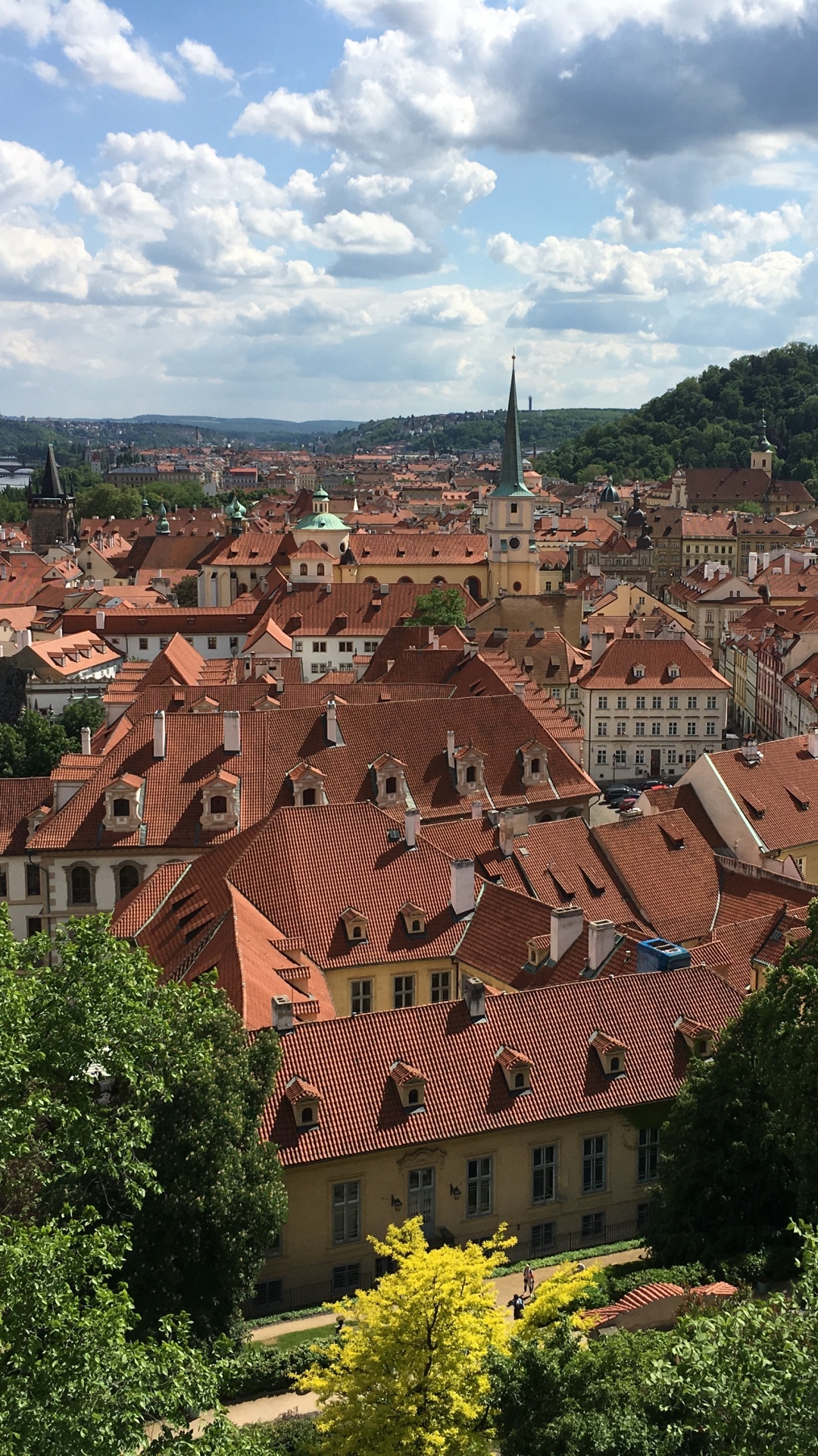 Brown Concrete Houses Under Blue Sky During Daytime. Wallpaper in 1080x1920 Resolution