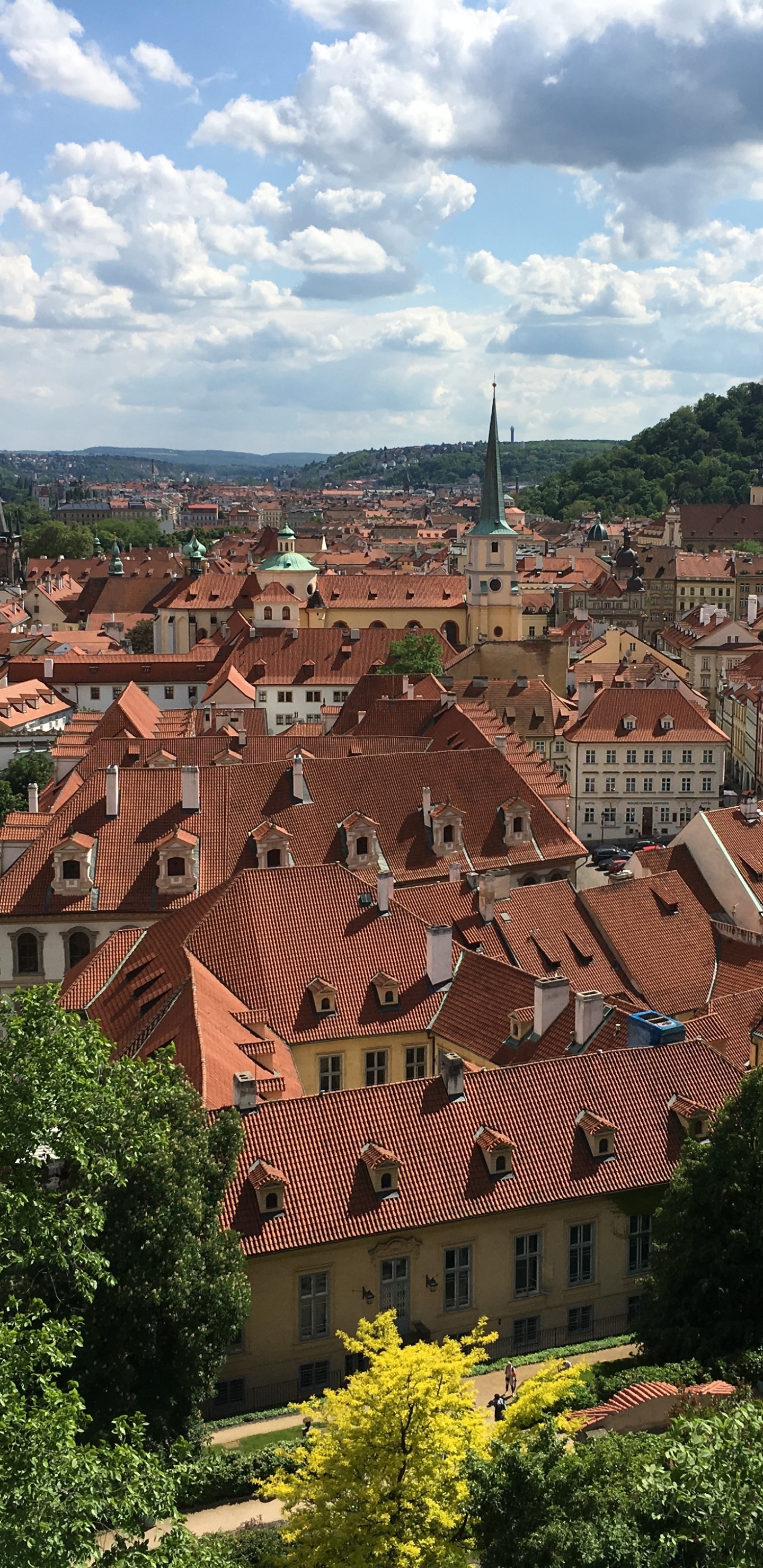 Brown Concrete Houses Under Blue Sky During Daytime. Wallpaper in 1440x2960 Resolution