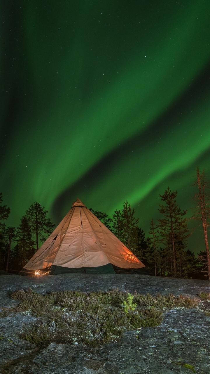 Green and Brown Tent Under Green Sky. Wallpaper in 720x1280 Resolution