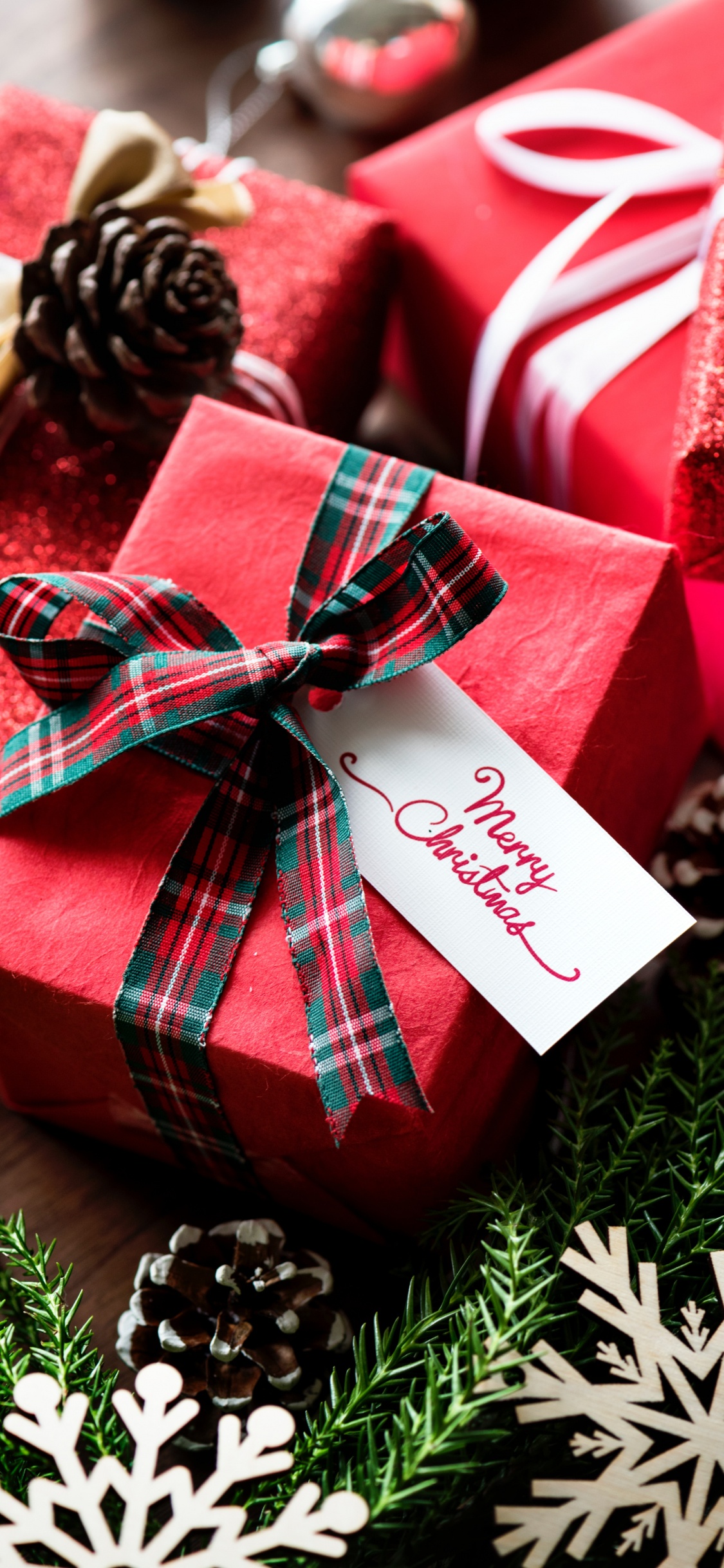 礼物, 圣诞节礼物, 礼品包装, 圣诞节那天, 丝带 壁纸 1125x2436 允许