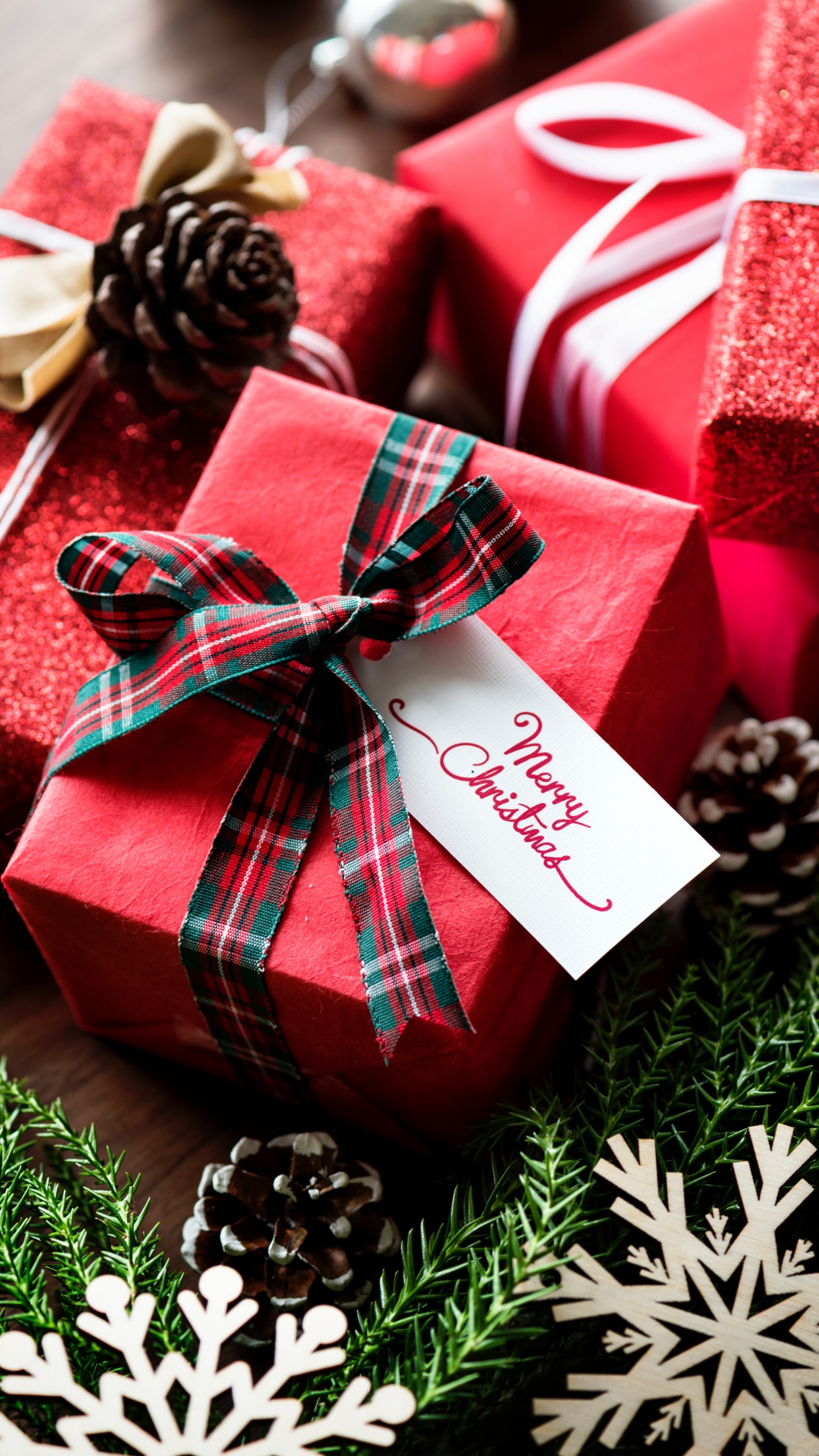 礼物, 圣诞节礼物, 礼品包装, 圣诞节那天, 丝带 壁纸 1440x2560 允许