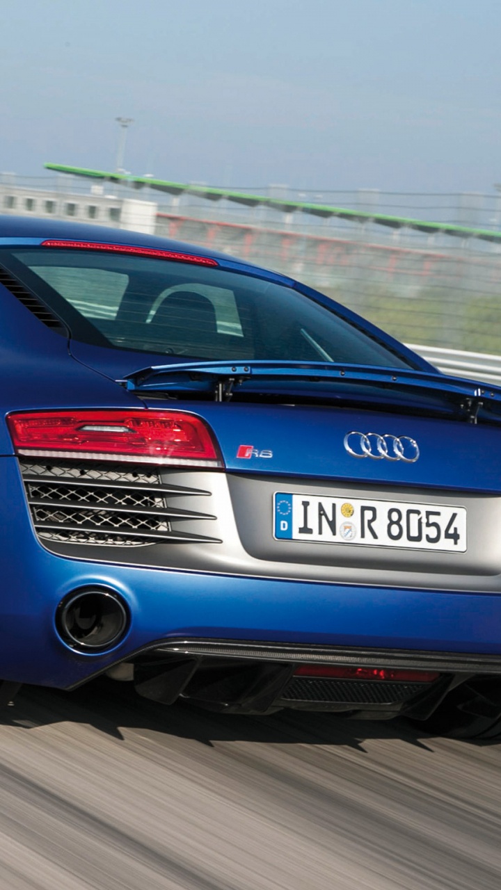 Audi r 8 Azul en la Carretera Durante el Día. Wallpaper in 720x1280 Resolution