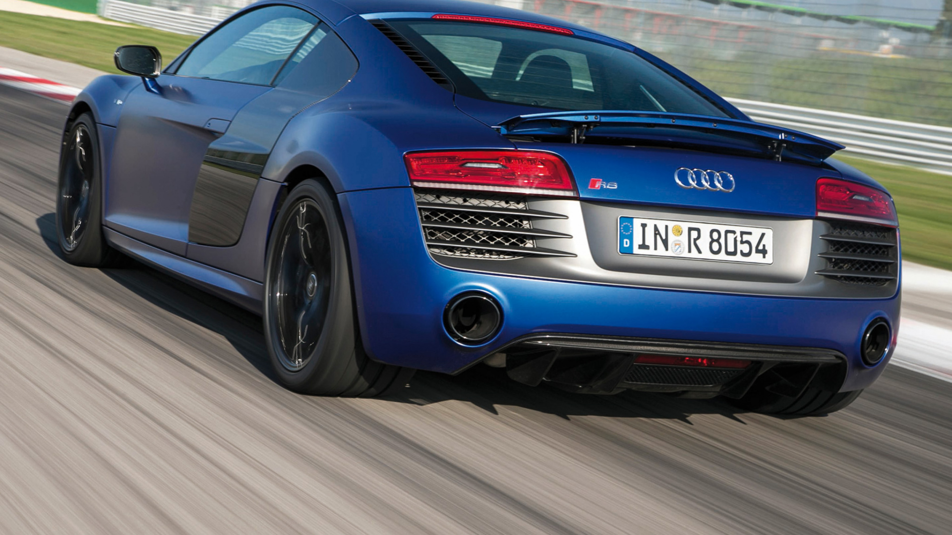 Blauer Audi r 8 Tagsüber Unterwegs. Wallpaper in 1920x1080 Resolution