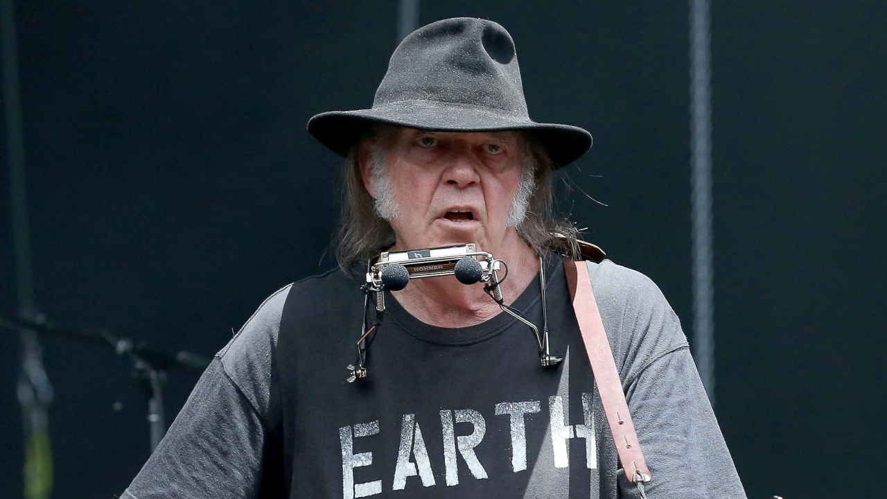 Singer, Neil Young, Musician, Music, Performance. Wallpaper in 1280x720 Resolution