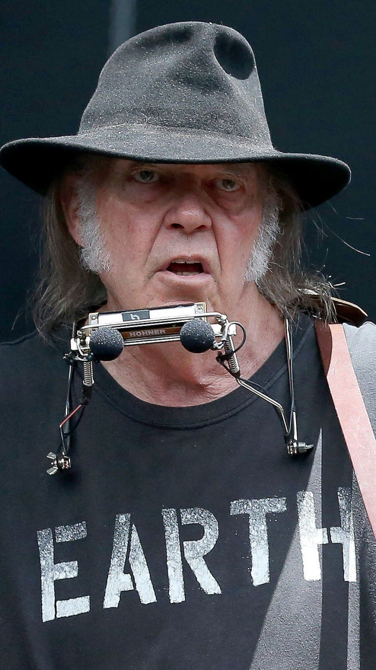 Singer, Neil Young, Musician, Music, Performance. Wallpaper in 750x1334 Resolution