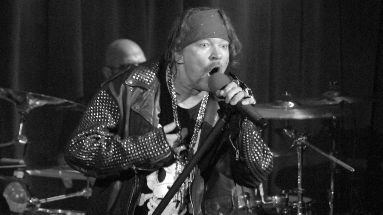 Gesang, Axl Rose, Rockkonzert, Musiker, Leistung. Wallpaper in 1280x720 Resolution