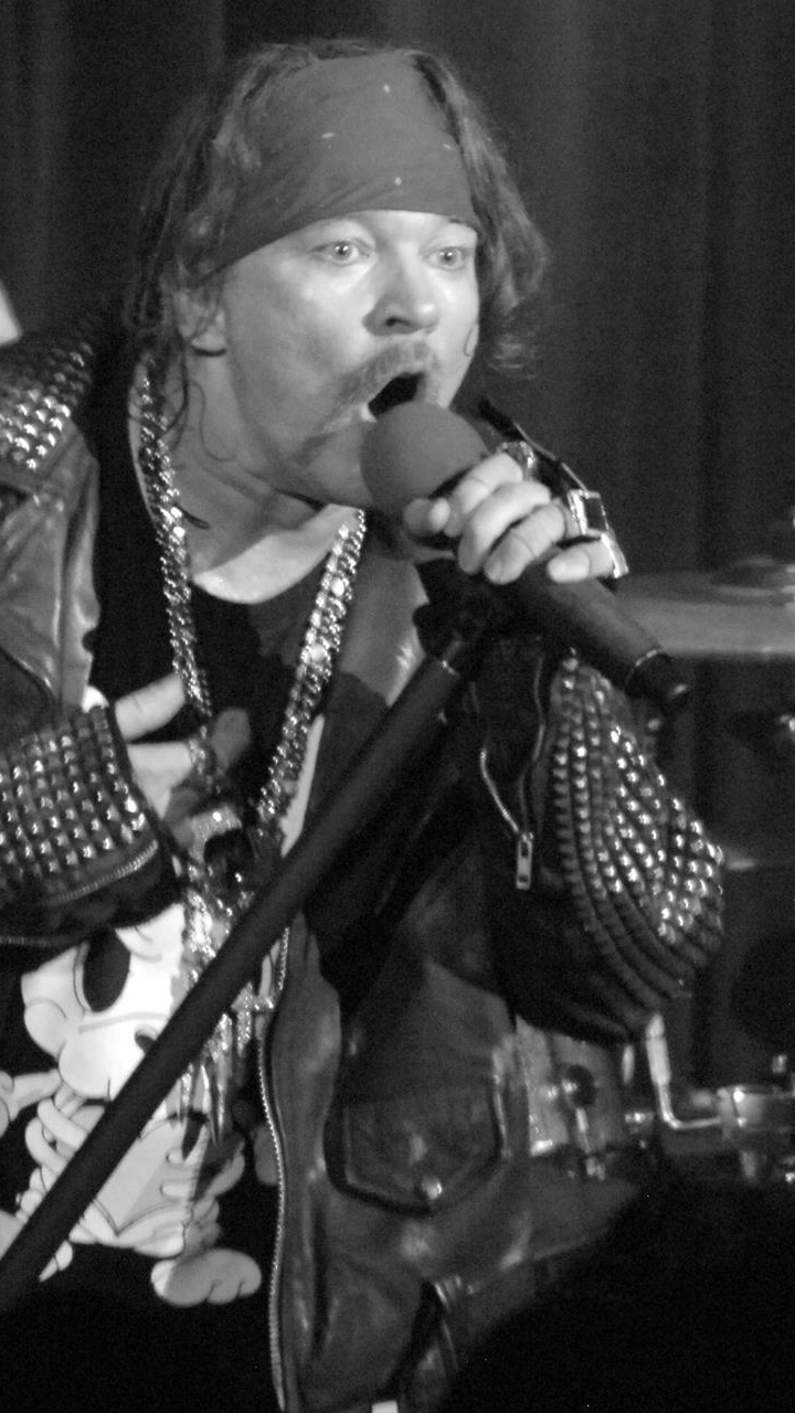 Gesang, Axl Rose, Rockkonzert, Musiker, Leistung. Wallpaper in 720x1280 Resolution