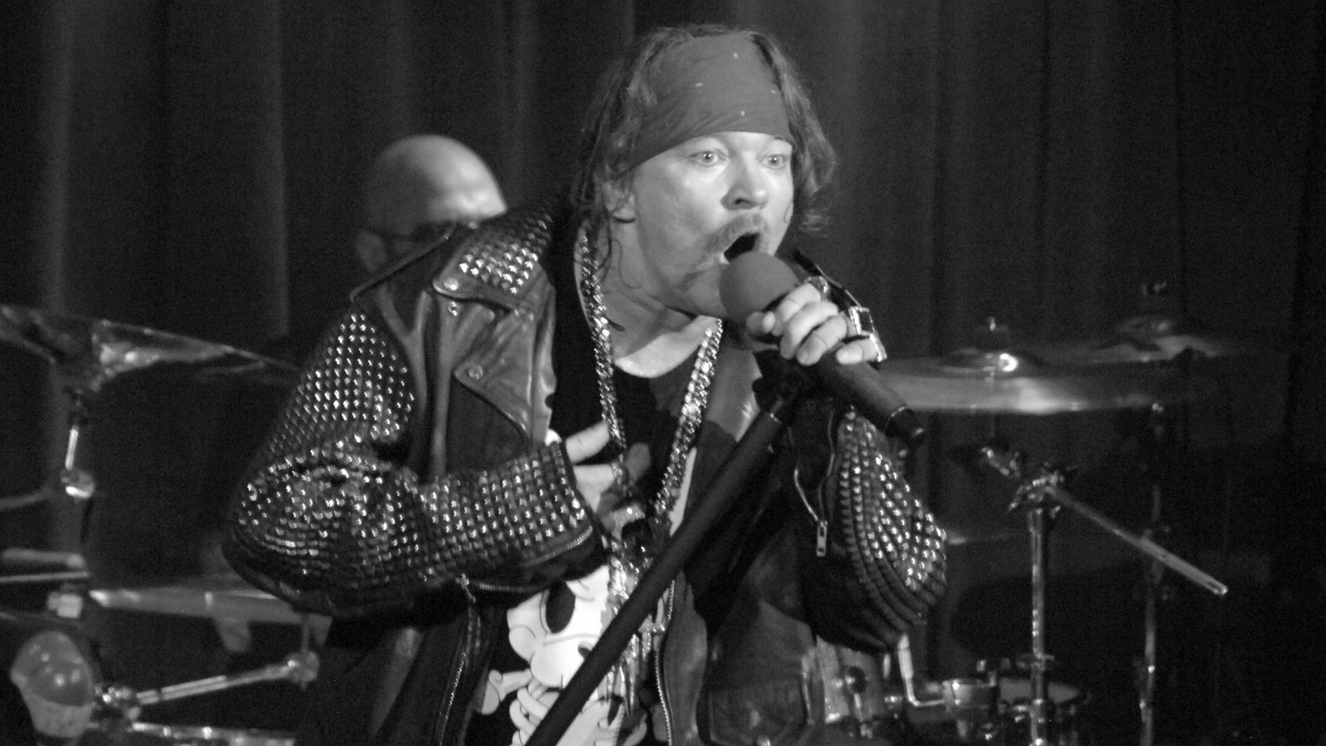 Singing, Axl Rose, Rock Concert, String Instrument, Musician. Wallpaper in 1920x1080 Resolution