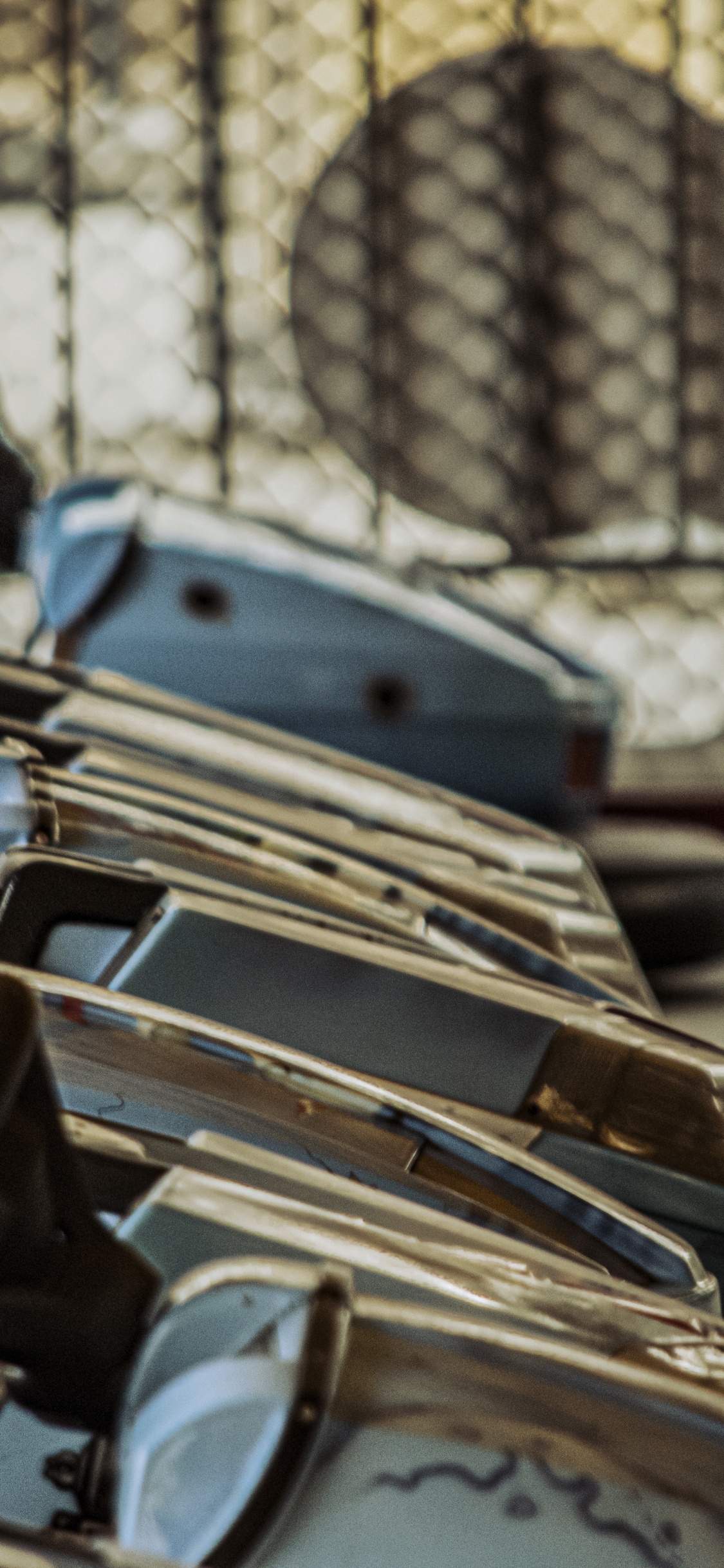 Capuchon, Automobile Pneu, L'éclairage Automobile, Grille, Clôture. Wallpaper in 1125x2436 Resolution