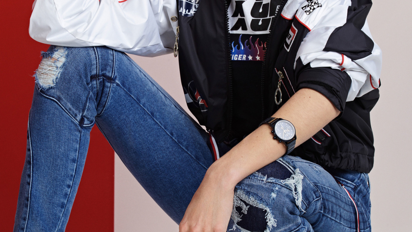 Tommy Hilfiger Gigi Hadid, Camiseta, Tommy Hilfiger, Zapato, Jeans. Wallpaper in 1366x768 Resolution