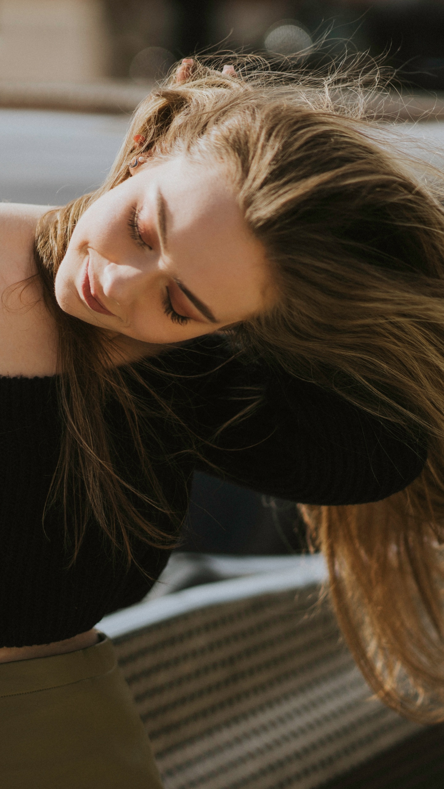 Haar, Blonde, Schönheit, Schulter, Lange Haare. Wallpaper in 1440x2560 Resolution