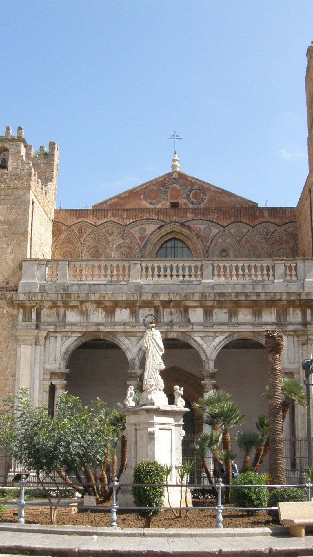 Bâtiment en Béton Brun Pendant la Journée. Wallpaper in 1080x1920 Resolution