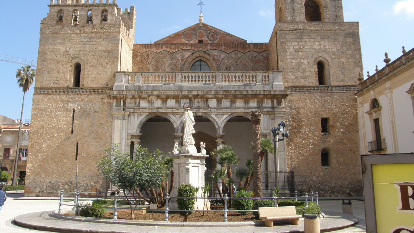 Bâtiment en Béton Brun Pendant la Journée. Wallpaper in 1366x768 Resolution