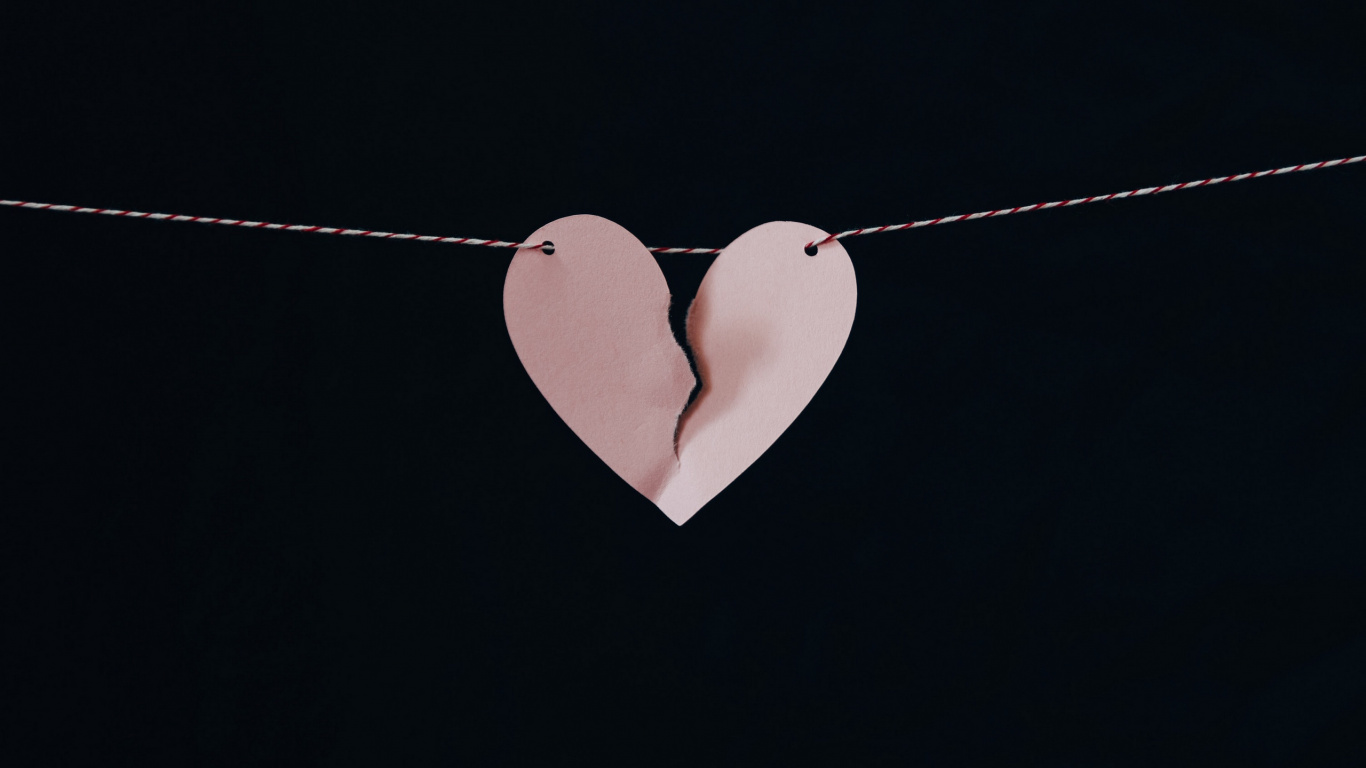 Heart, Love, Necklace, Jewellery, Darkness. Wallpaper in 1366x768 Resolution