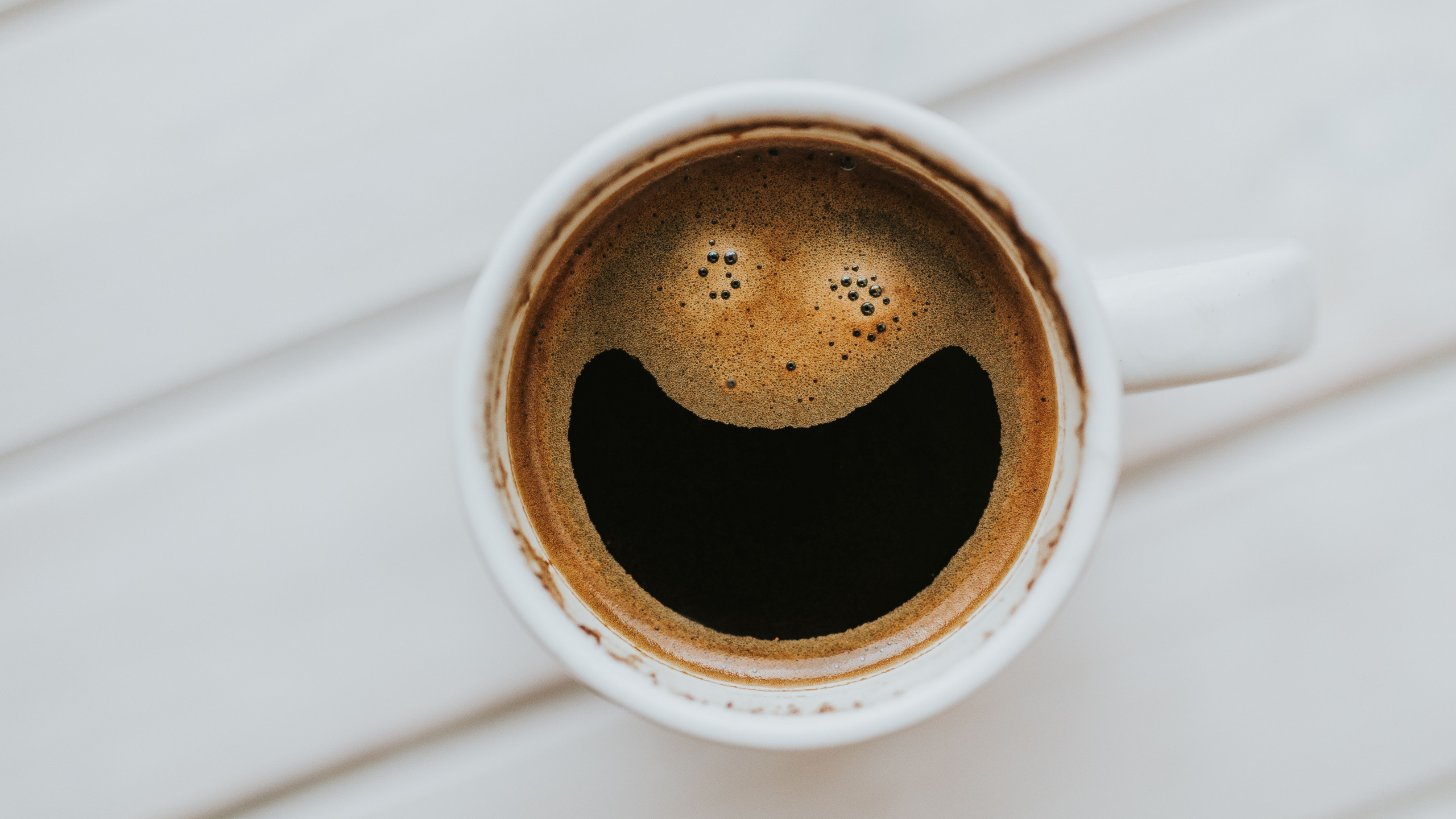 White Ceramic Mug With Coffee. Wallpaper in 2560x1440 Resolution