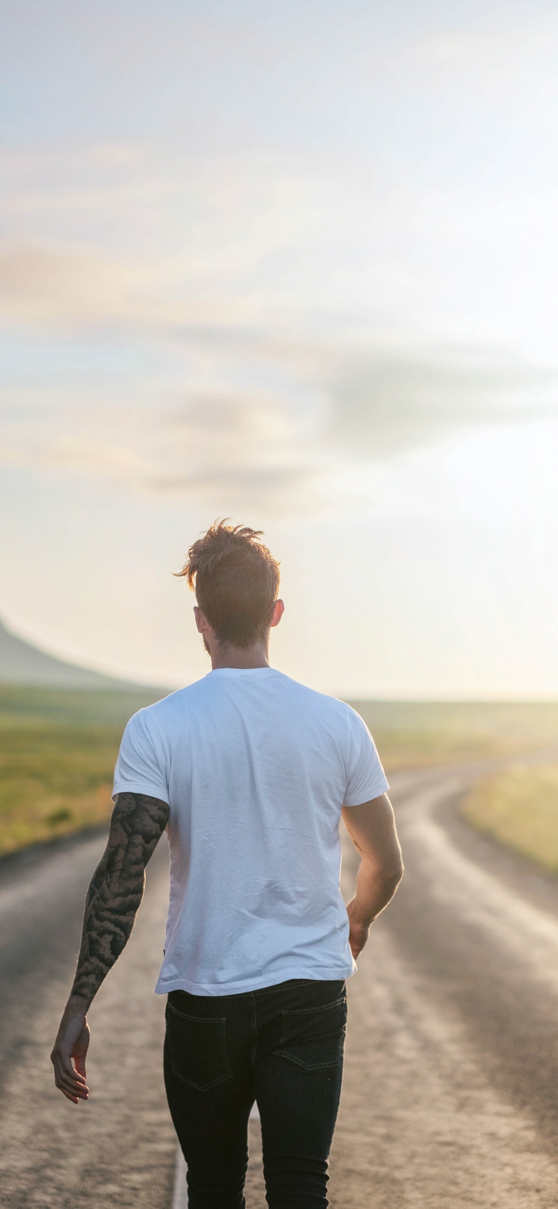 Menschen in Der Natur, Stehend, Gelb, Road, Snapshot. Wallpaper in 1125x2436 Resolution