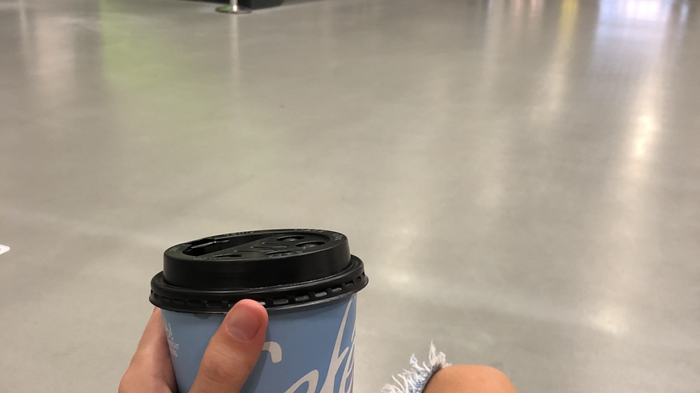 Floor, Cars, Calf, Physical Fitness, Human Leg. Wallpaper in 1366x768 Resolution