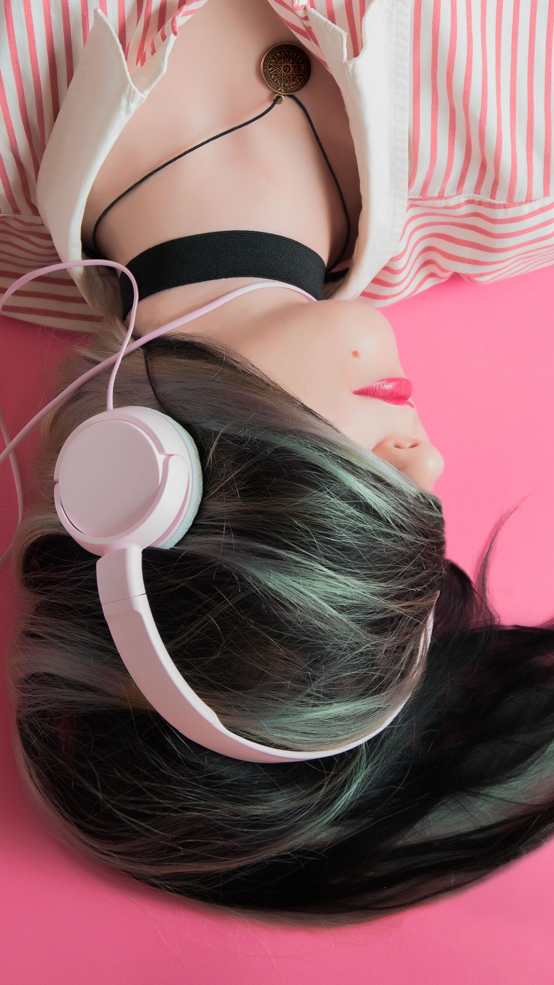 Headphones, Hair, Pink, Beauty, Hairstyle. Wallpaper in 1080x1920 Resolution