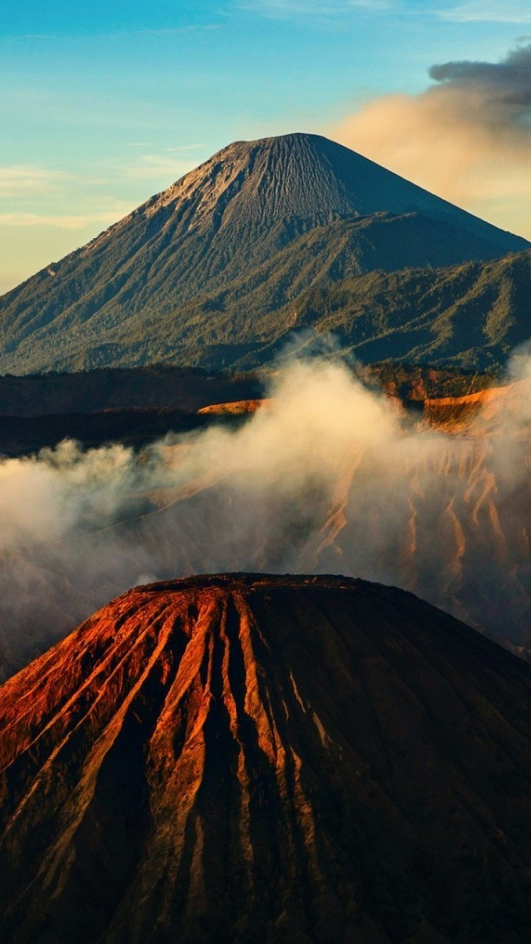 Brown Mountain Under White Clouds During Daytime. Wallpaper in 750x1334 Resolution