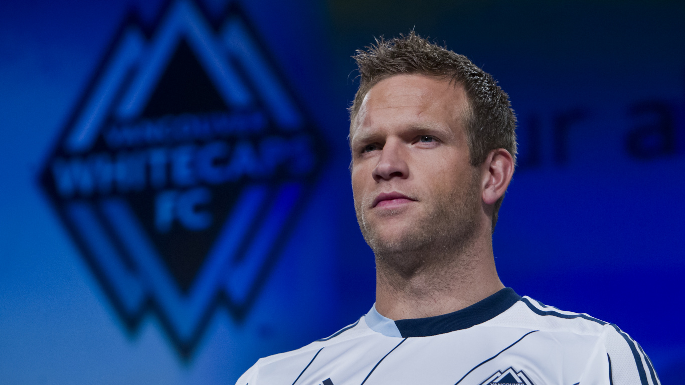 Man in White Crew Neck Shirt. Wallpaper in 1366x768 Resolution