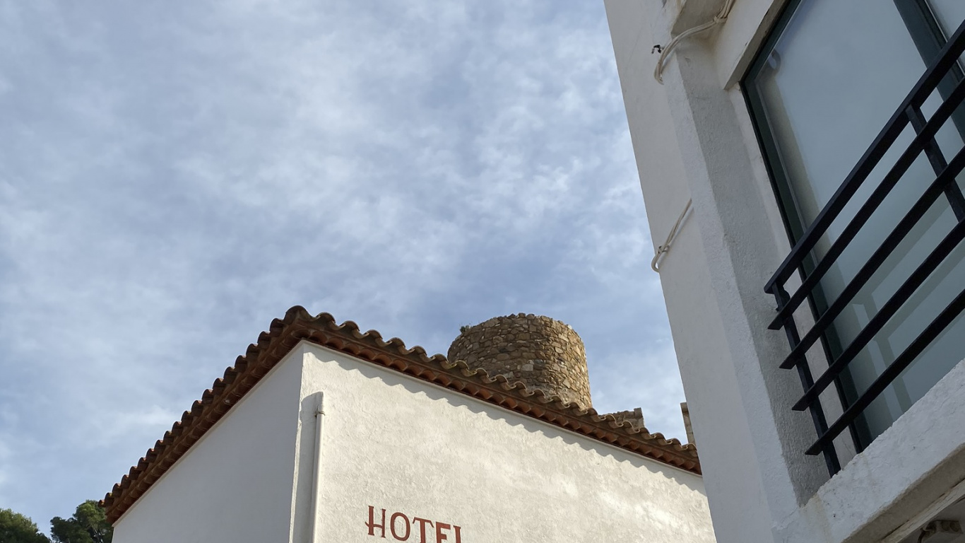 Inmueble, Zona Residencial, Faade, Techo, Apartamento. Wallpaper in 1366x768 Resolution