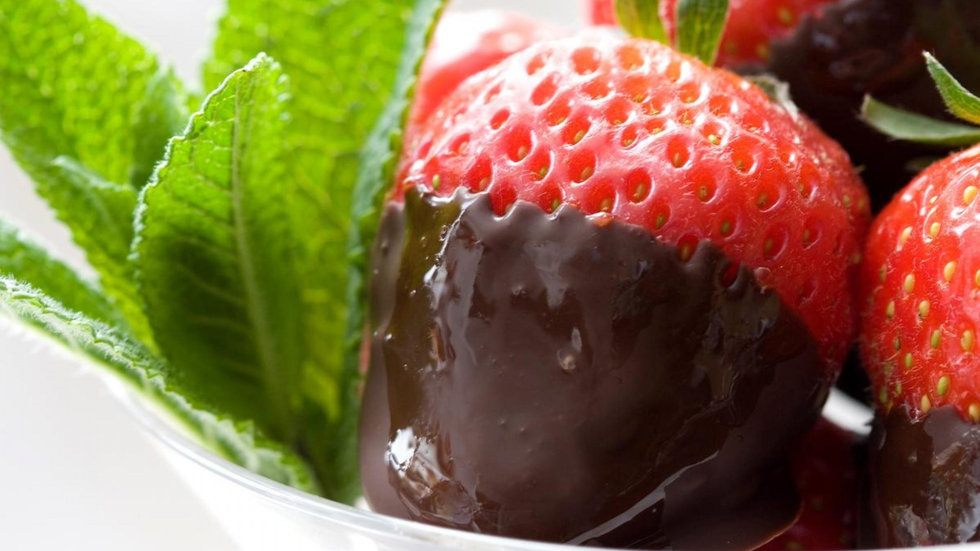 Strawberry Fruit on White Ceramic Plate. Wallpaper in 1920x1080 Resolution
