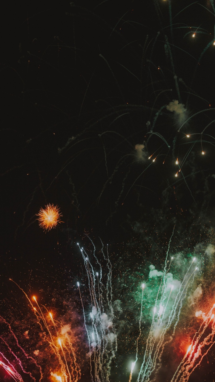 Pirotecnia, el Día de Año Nuevo, Evento, Medianoche, Diwali. Wallpaper in 720x1280 Resolution