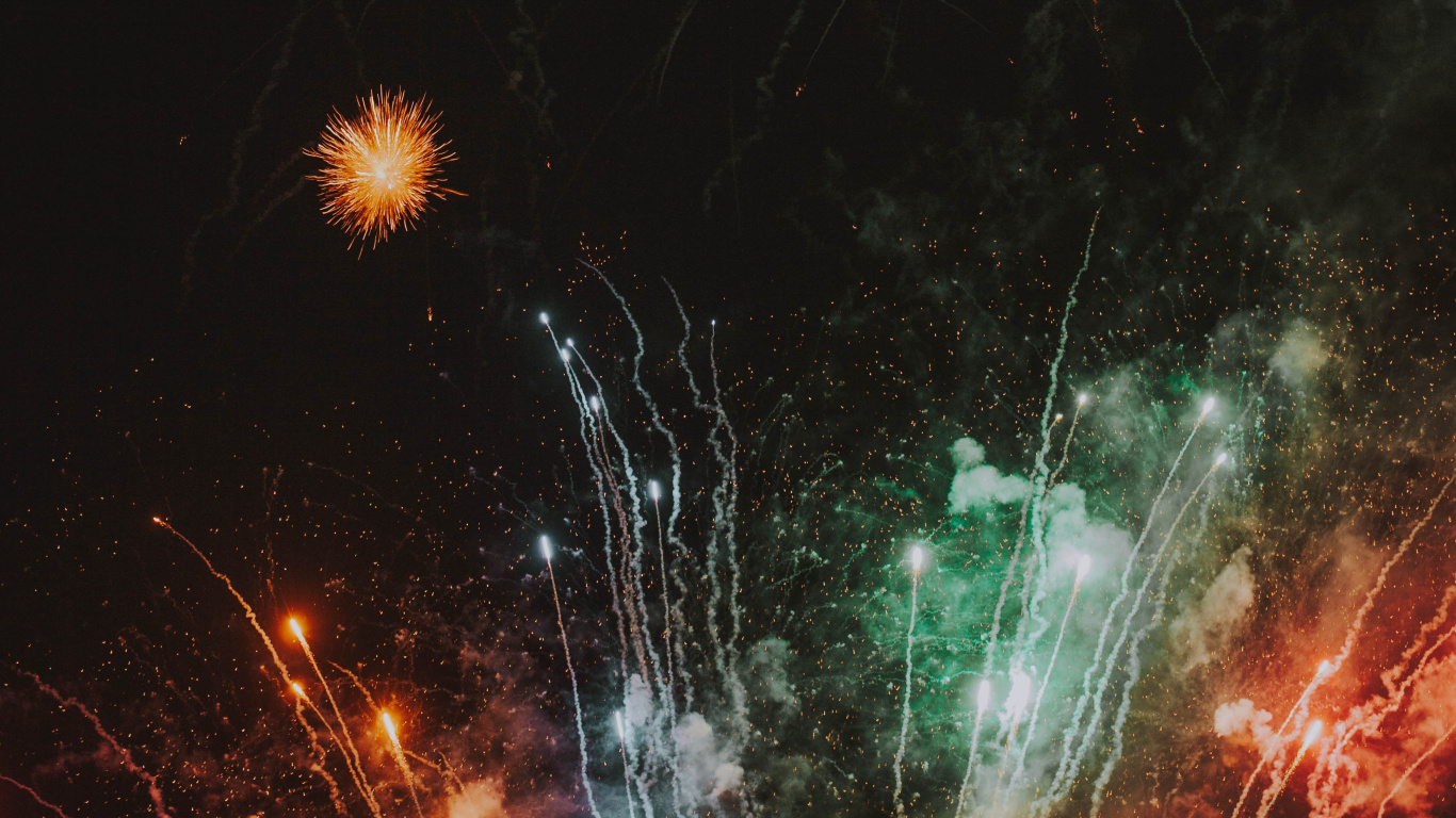 Feuerwerk, Nacht, Neue Jahre Tag, Veranstaltung, Mitternacht. Wallpaper in 1366x768 Resolution