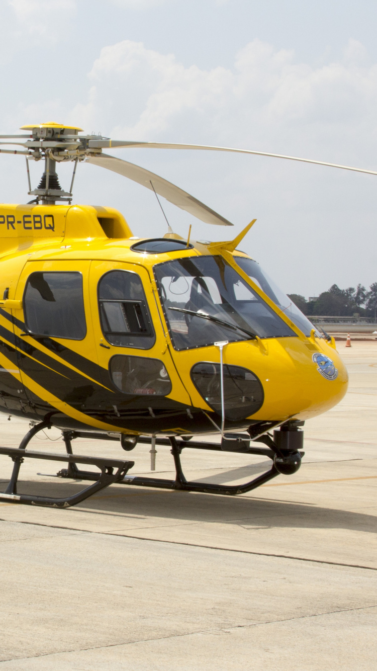 Yellow and Black Helicopter on White Sand During Daytime. Wallpaper in 750x1334 Resolution