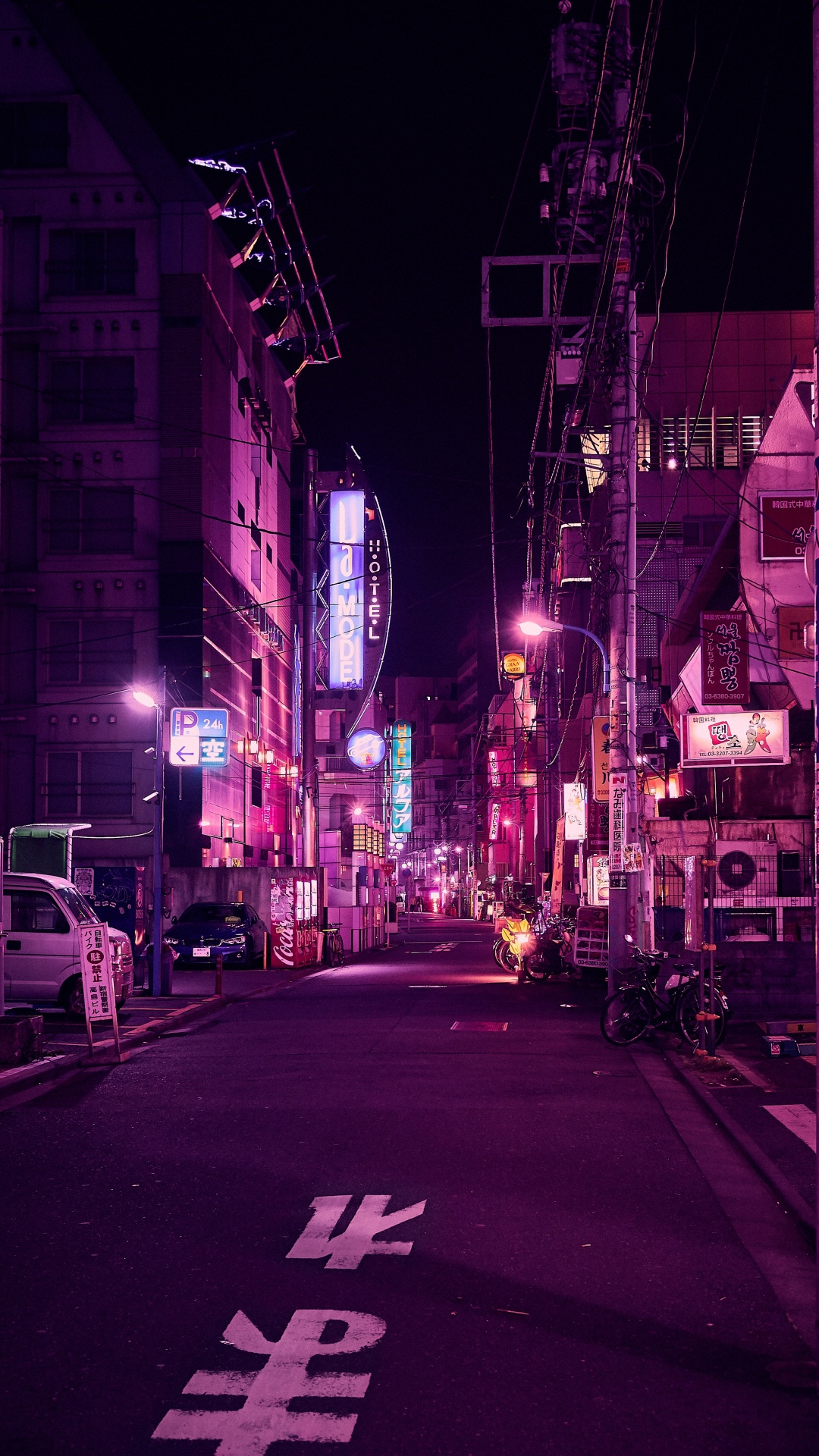 Automóviles Estacionados al Costado de la Carretera Durante la Noche. Wallpaper in 1080x1920 Resolution