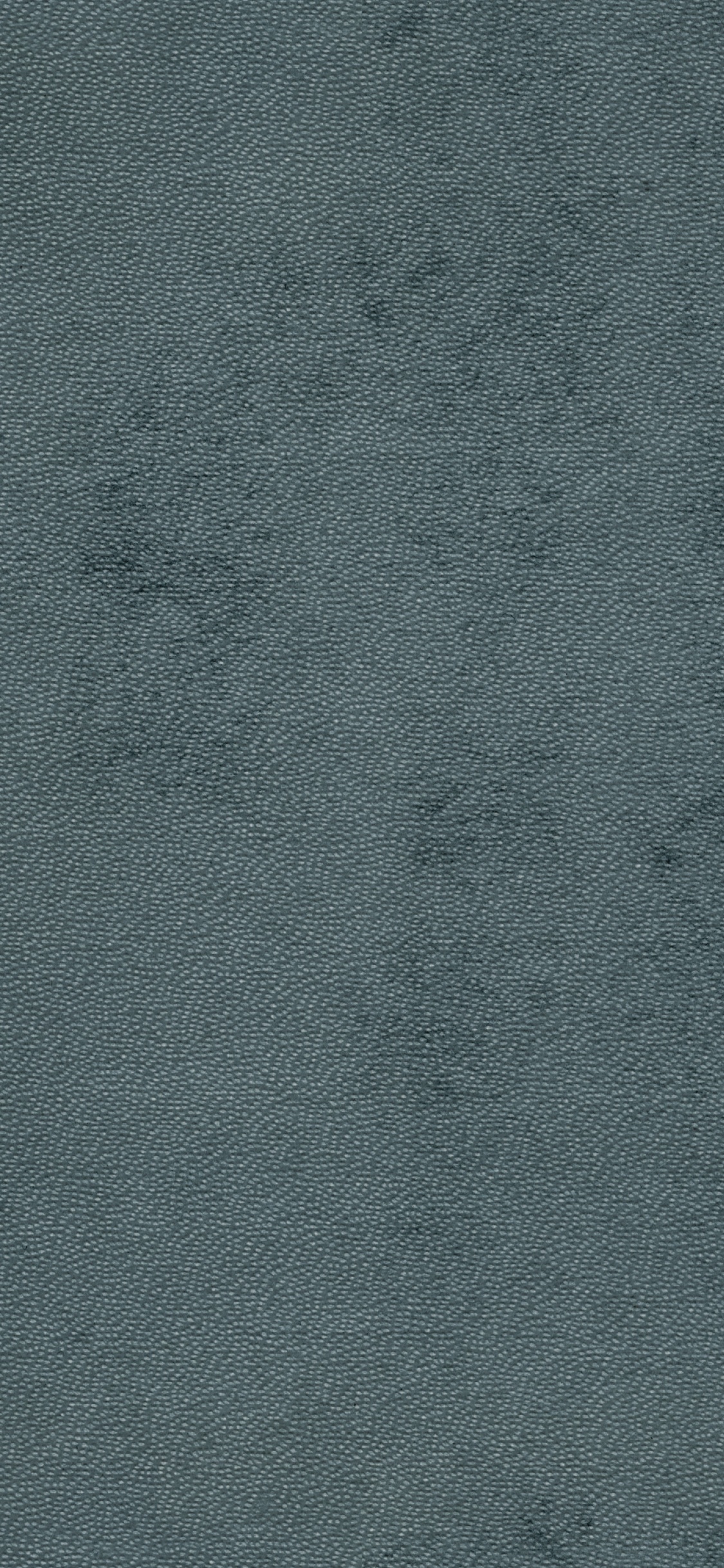 Textil Azul Sobre Mesa de Madera Marrón. Wallpaper in 1125x2436 Resolution