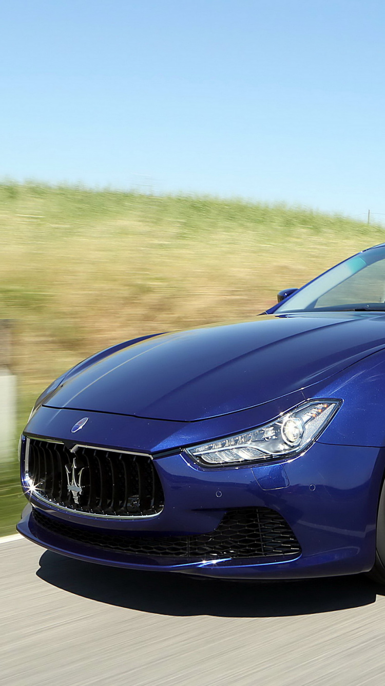 Bmw m 3 Bleu Sur Route Pendant la Journée. Wallpaper in 750x1334 Resolution