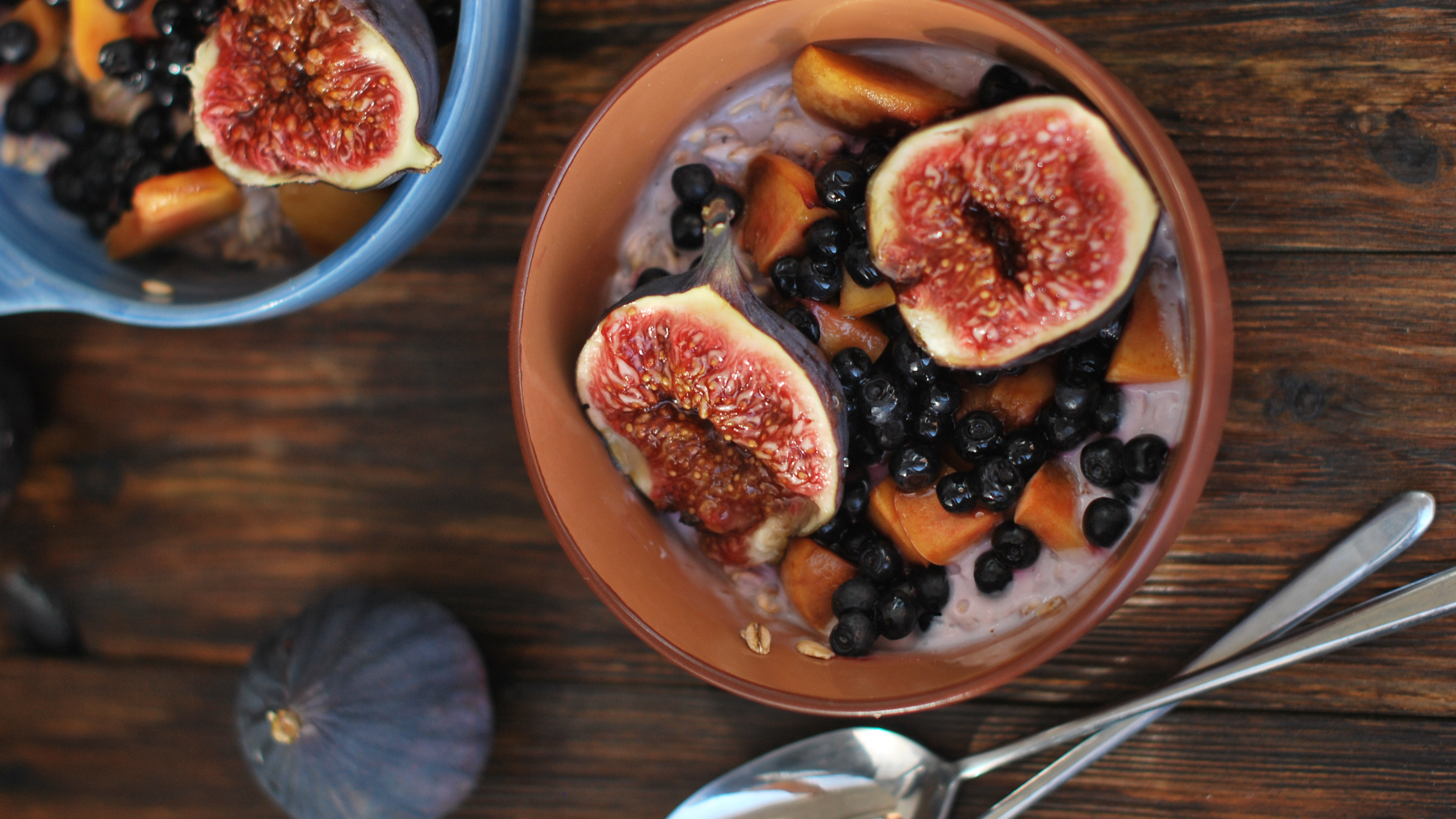 Sliced Fruit on Brown Ceramic Bowl. Wallpaper in 3840x2160 Resolution