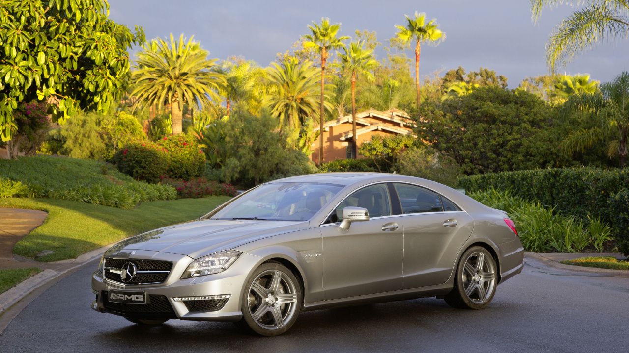 Gray Mercedes Benz Coupe on Road During Daytime. Wallpaper in 1280x720 Resolution