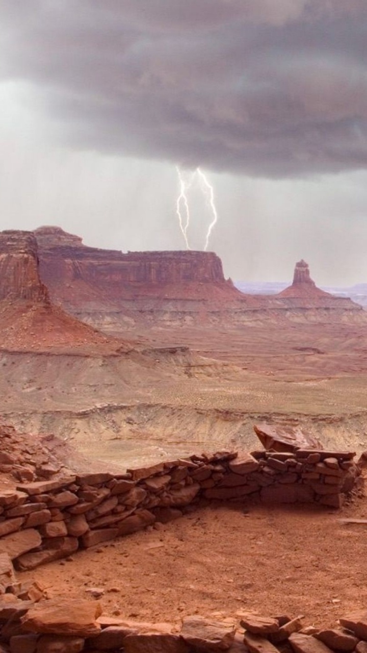 Brown Rocky Mountain Under Cloudy Sky During Daytime. Wallpaper in 720x1280 Resolution
