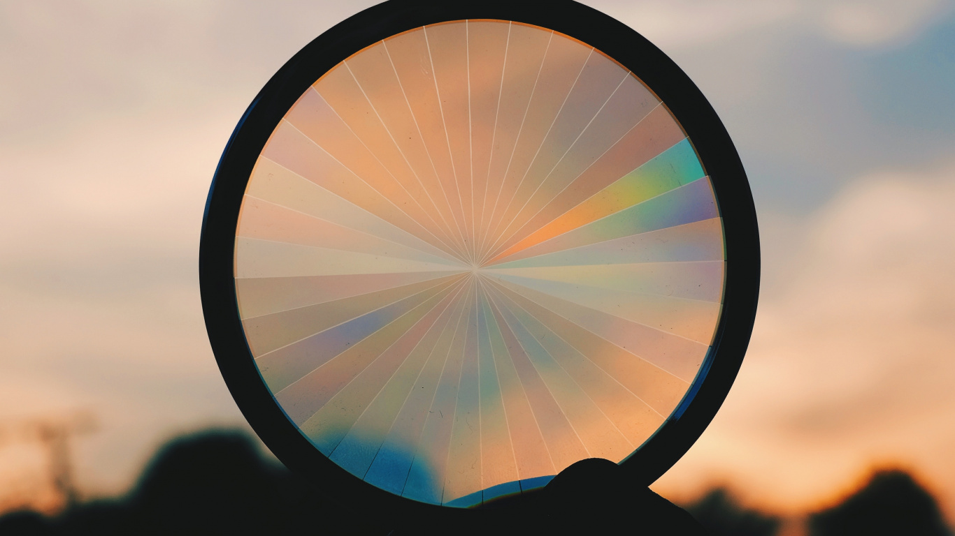 Silhouette of Round Mirror With Sun Rays. Wallpaper in 1366x768 Resolution