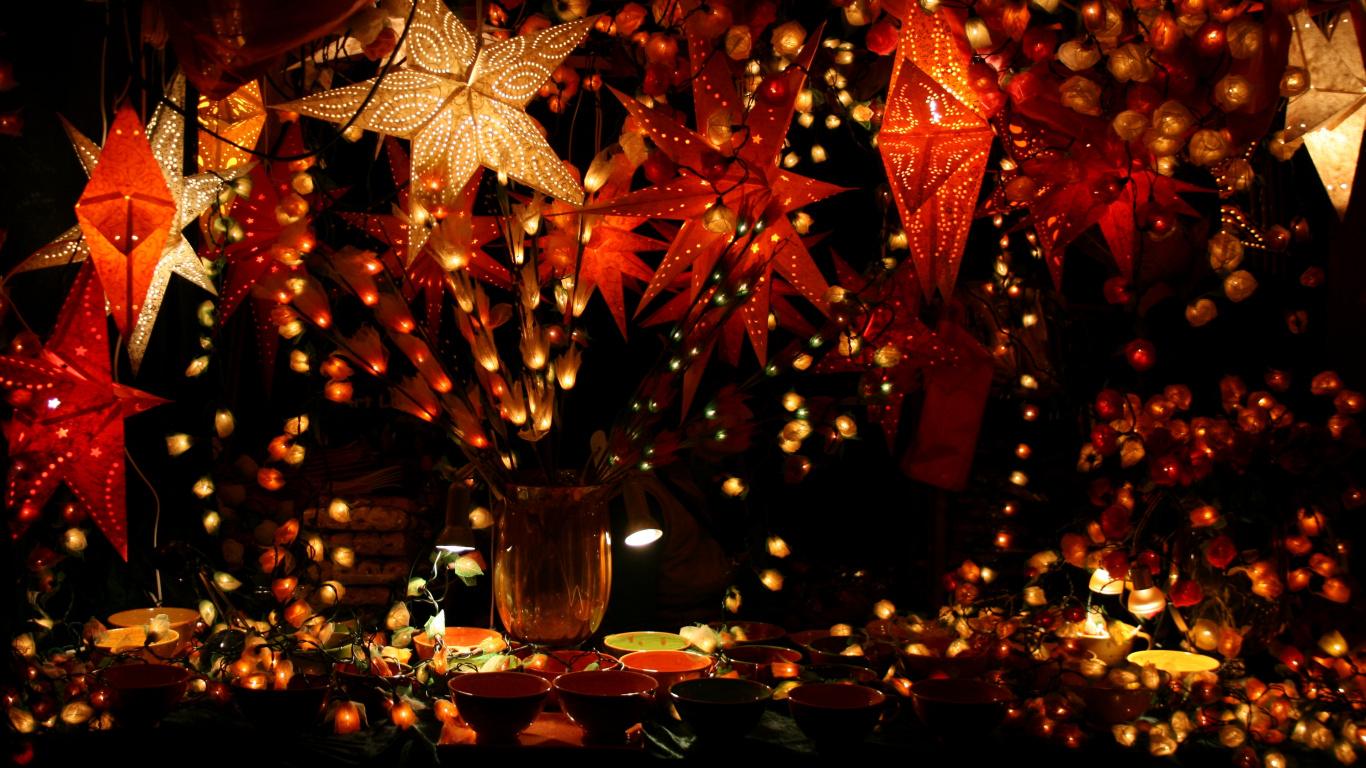 Decoración de la Navidad, El Día De Navidad, Guirnalda, Adorno de Navidad, Santa Claus. Wallpaper in 1366x768 Resolution