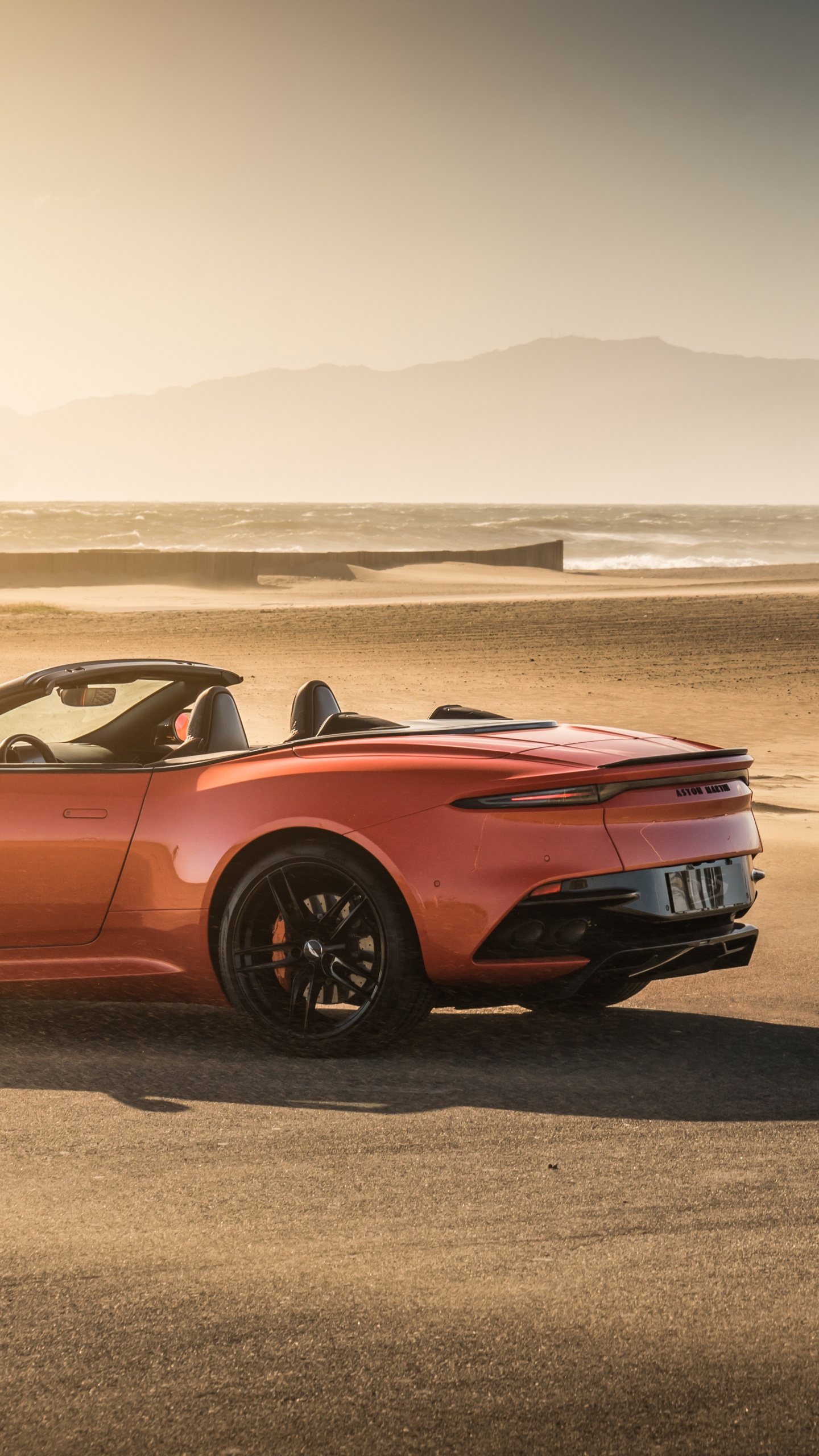 Chevrolet Camaro Rojo en la Playa Durante el Día. Wallpaper in 1440x2560 Resolution