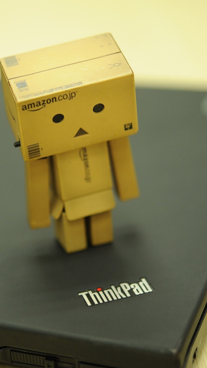 Boîte en Carton Marron Sur Lenovo Thinkpad Noir. Wallpaper in 720x1280 Resolution