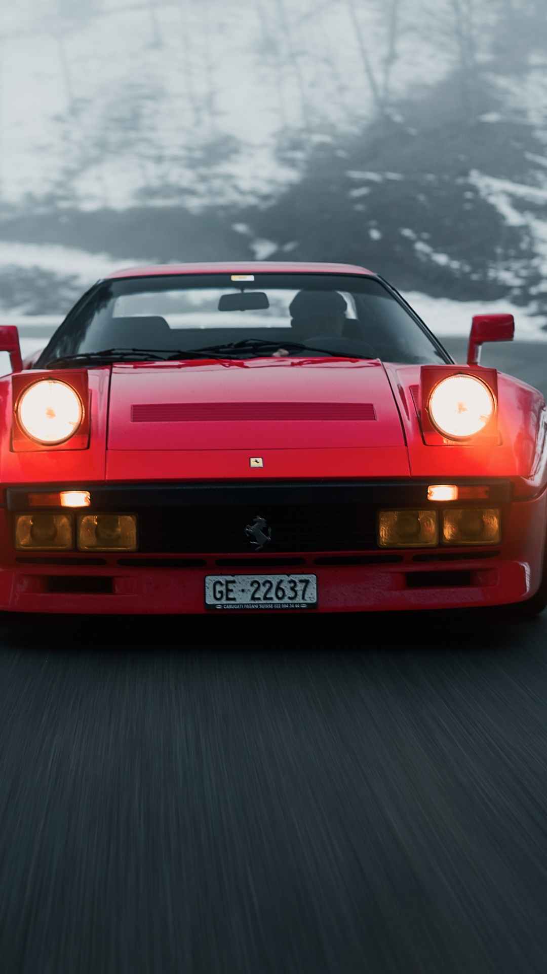 Roter Porsche 911 Tagsüber Unterwegs. Wallpaper in 1080x1920 Resolution