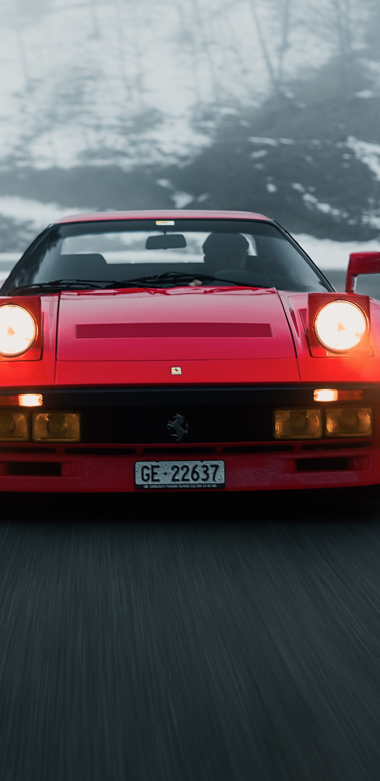 Roter Porsche 911 Tagsüber Unterwegs. Wallpaper in 1440x2960 Resolution