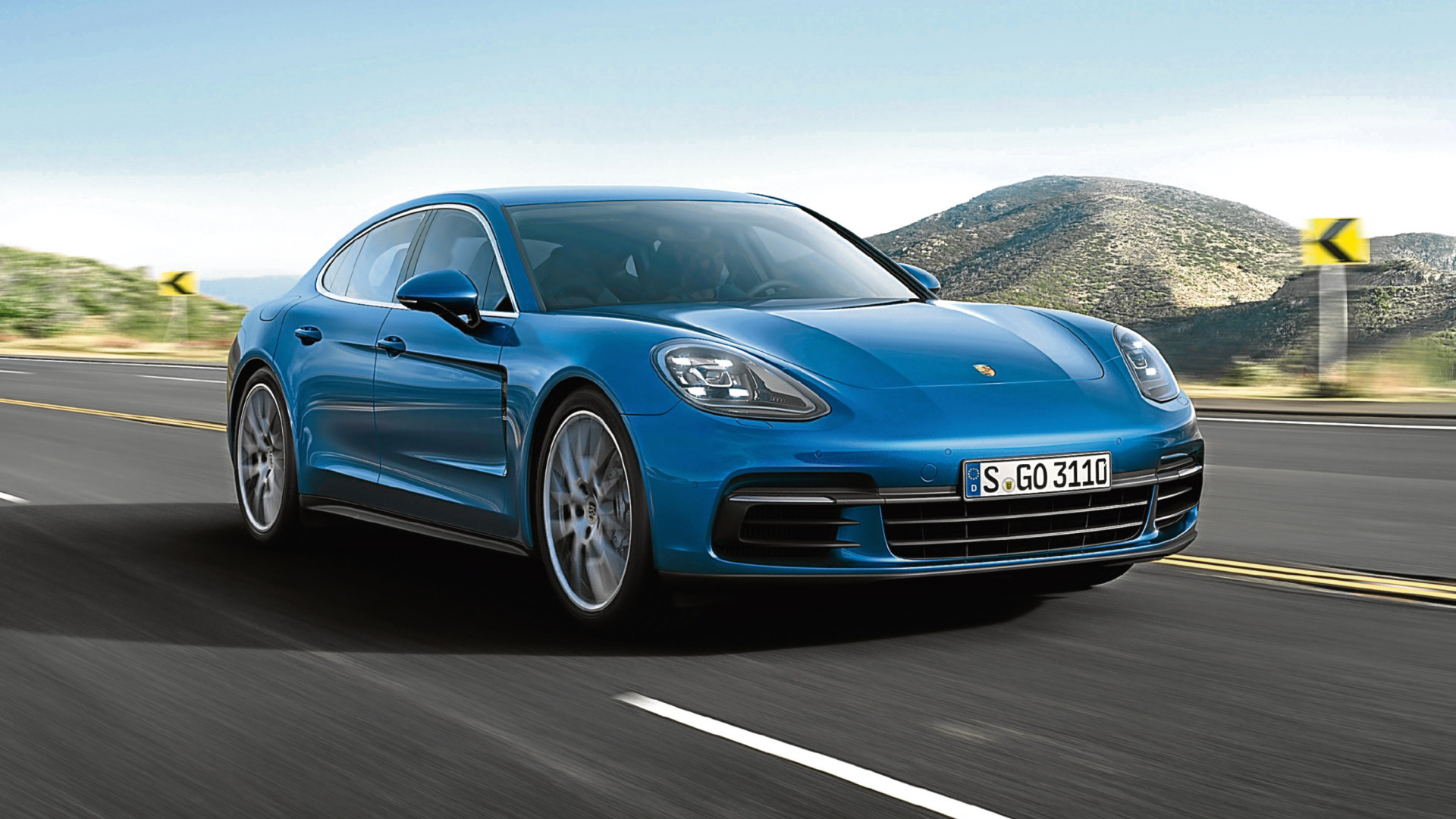 Blauer Bmw m 3 Tagsüber Unterwegs. Wallpaper in 1920x1080 Resolution