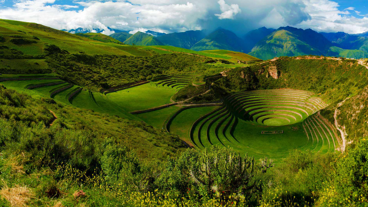 Green Grass Field and Mountain During Daytime. Wallpaper in 1280x720 Resolution