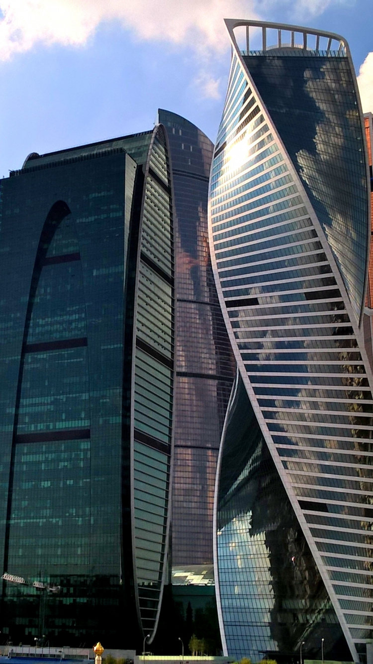 Blau-braunes Hochhaus. Wallpaper in 750x1334 Resolution