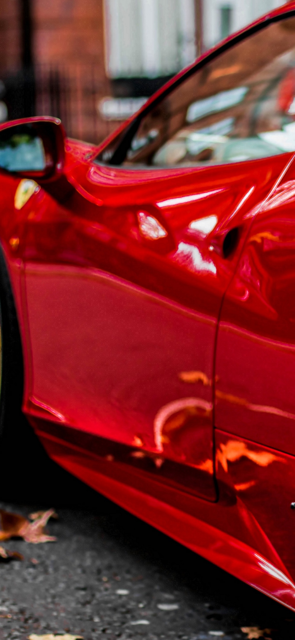 Roter Ferrari 458 Italia Unterwegs. Wallpaper in 1125x2436 Resolution