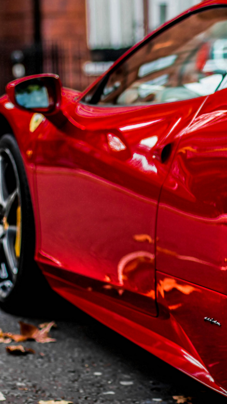 Roter Ferrari 458 Italia Unterwegs. Wallpaper in 750x1334 Resolution