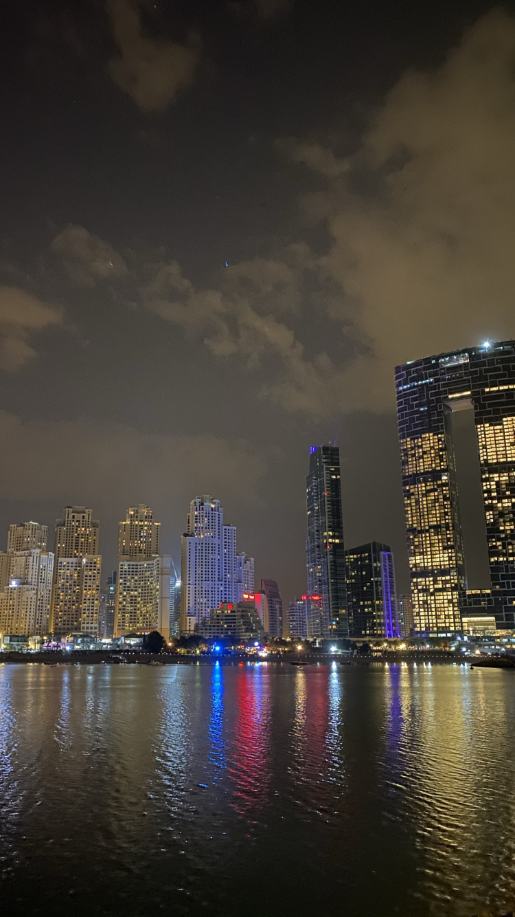 Paysage Urbain, Eau, la Journée, Tour de Bloc, Nuit. Wallpaper in 750x1334 Resolution