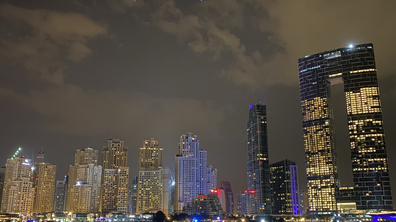 Stadtlandschaften, Wasser, Tageszeit, Tower Block, Nacht. Wallpaper in 1366x768 Resolution